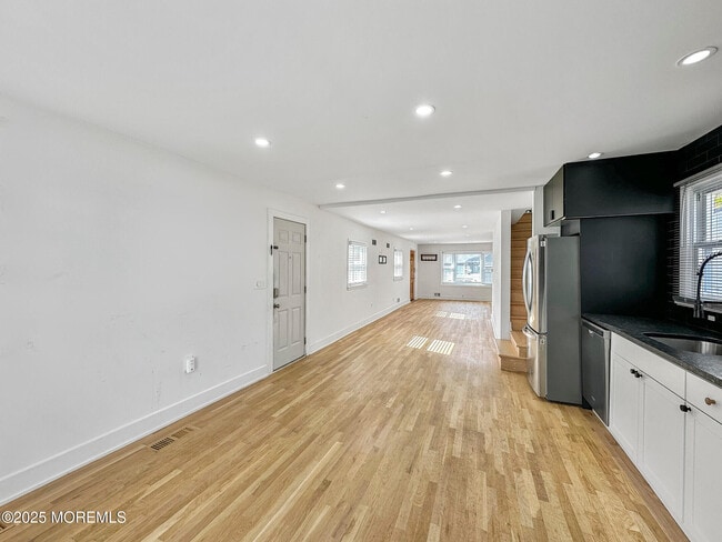 Building Photo - 543 Springdale Ave