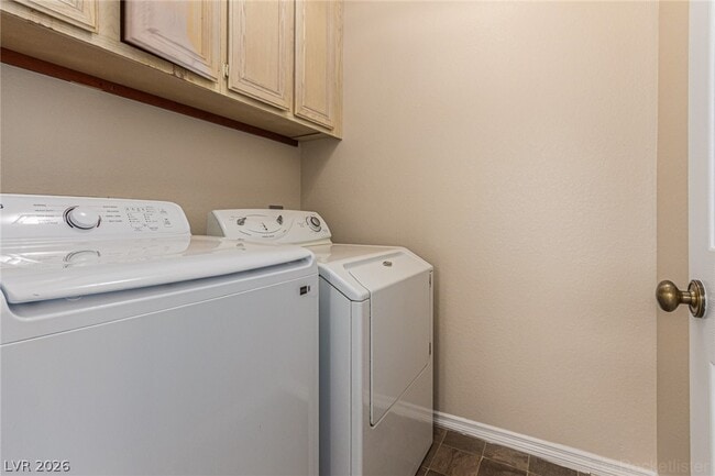 Building Photo - 3308 Royal Glen Ct