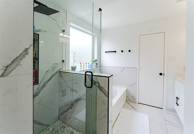 Building Photo - 7602 Little Thicket Ct