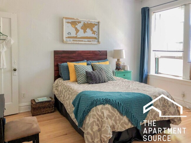 Building Photo - 436 W Surf St