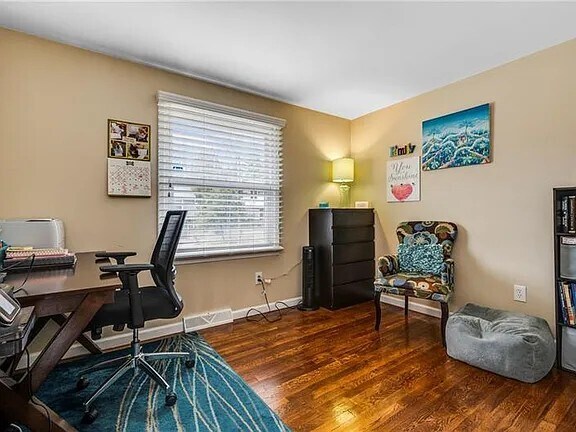 Building Photo - 353 Crescent Gardens Dr