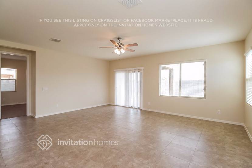 Building Photo - 4962 E Alamo St