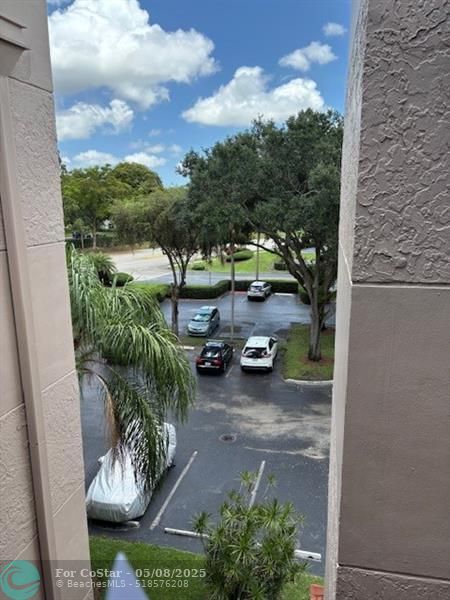 Building Photo - 1811 Sabal Palm Dr