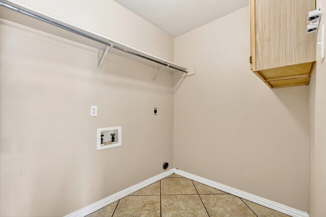 Building Photo - 2415 93rd St