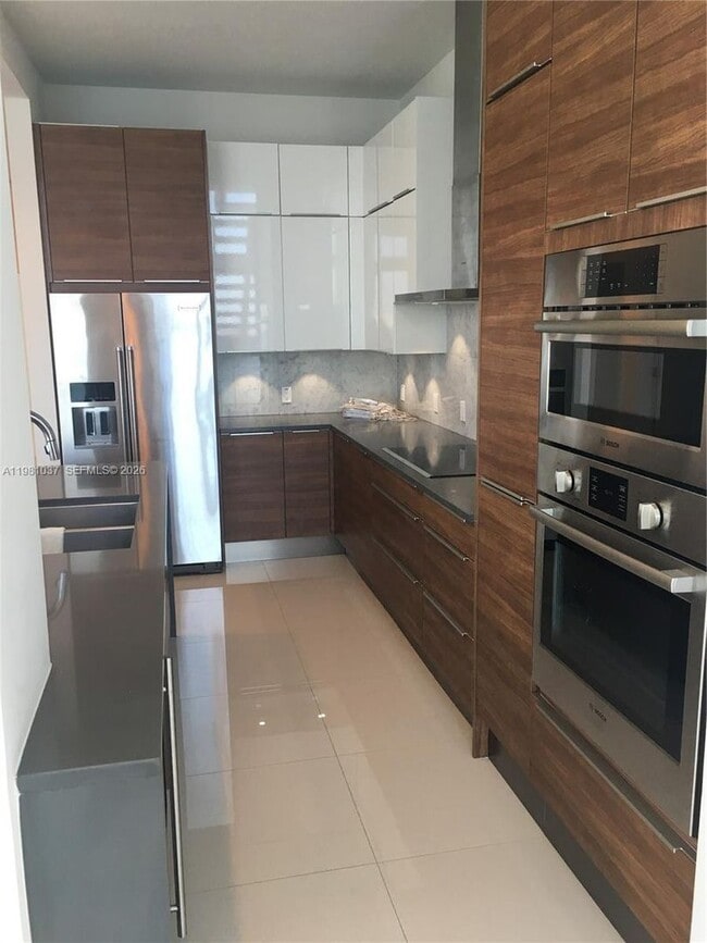 Building Photo - 601 NE 27th St