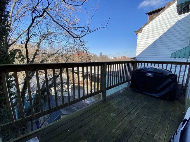 Building Photo - 45 Sterling St