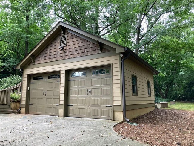 Building Photo - 49 Putnam Cir NE
