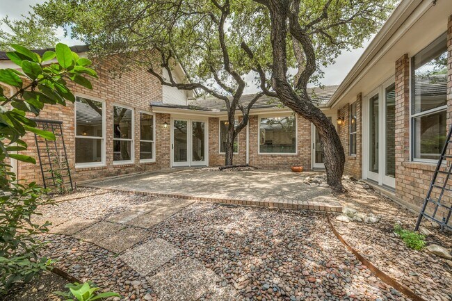 Building Photo - LINCOLN HEIGHTS 3-BEDROOM