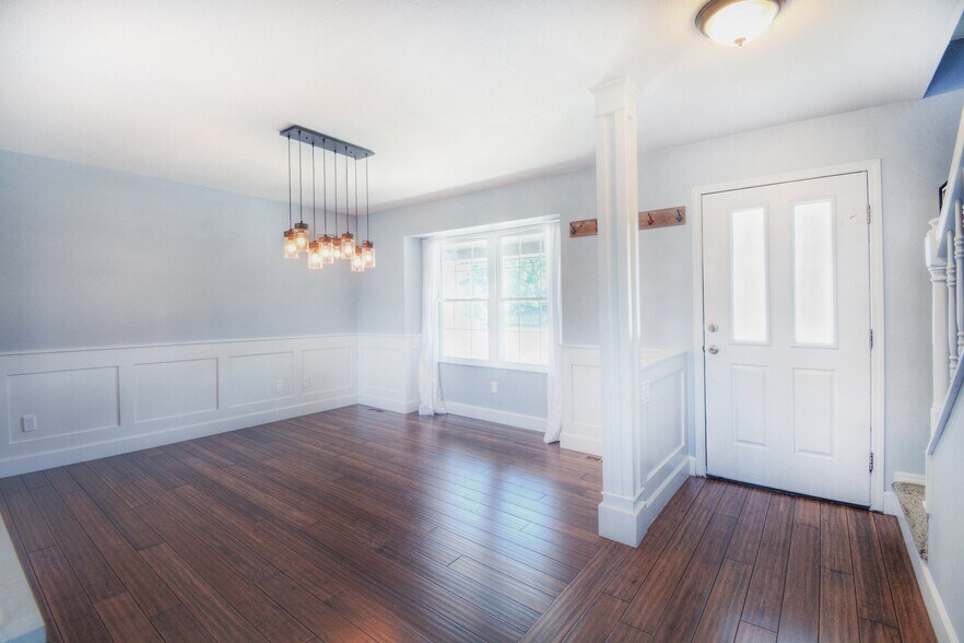 Building Photo - 1276 Canoe Creek Dr N