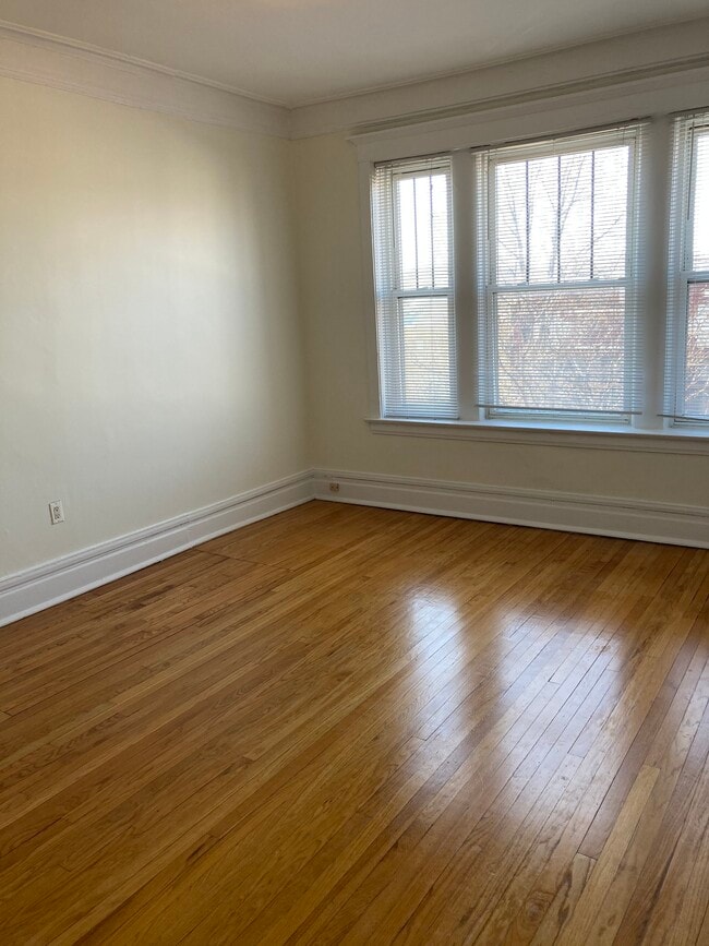 Building Photo - 4719 N Lincoln Ave