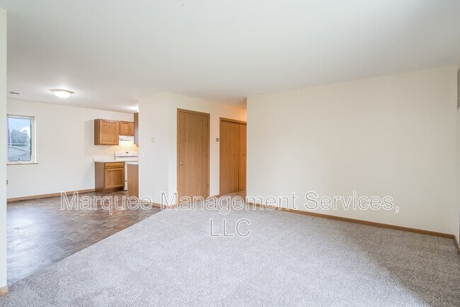 Building Photo - 213 Chateau Dr