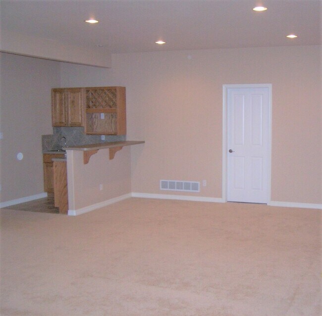Building Photo - 2361 Craycroft Dr