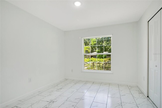 Building Photo - 207 Denton Ave