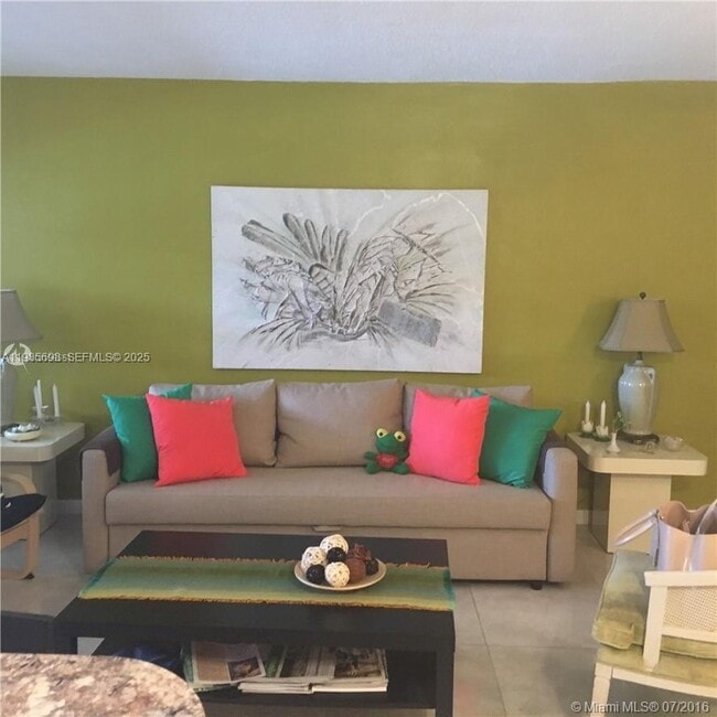 Building Photo - 541 Blue Heron Dr