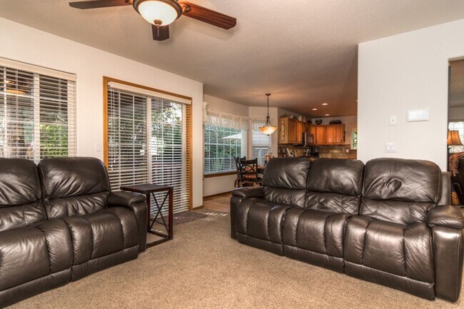 Building Photo - Beautiful home in Tanglewood