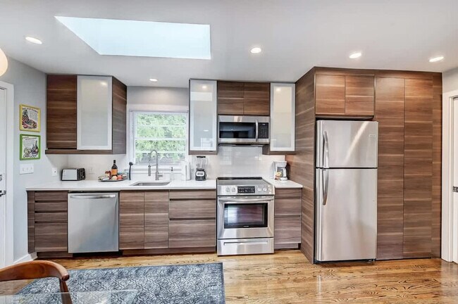 Building Photo - 510 Queens Rd