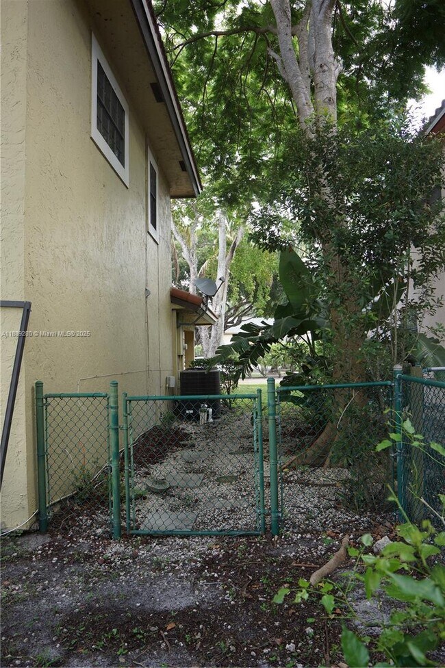Building Photo - 11 SW 94 Terrace