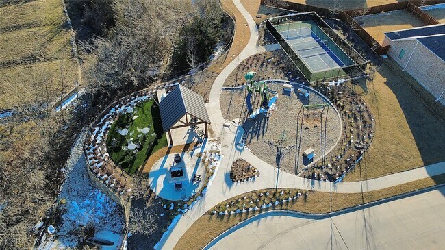 Building Photo - 2122 Mdw Pk Dr