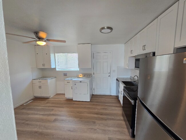 Building Photo - 6631 Julian St