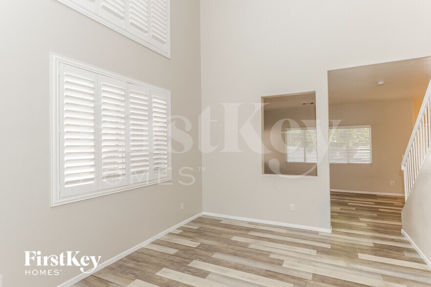 Building Photo - 812 New Season Ct