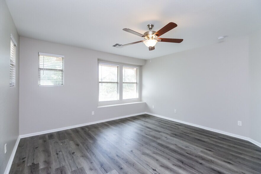 Building Photo - 992 S Hawk Ln