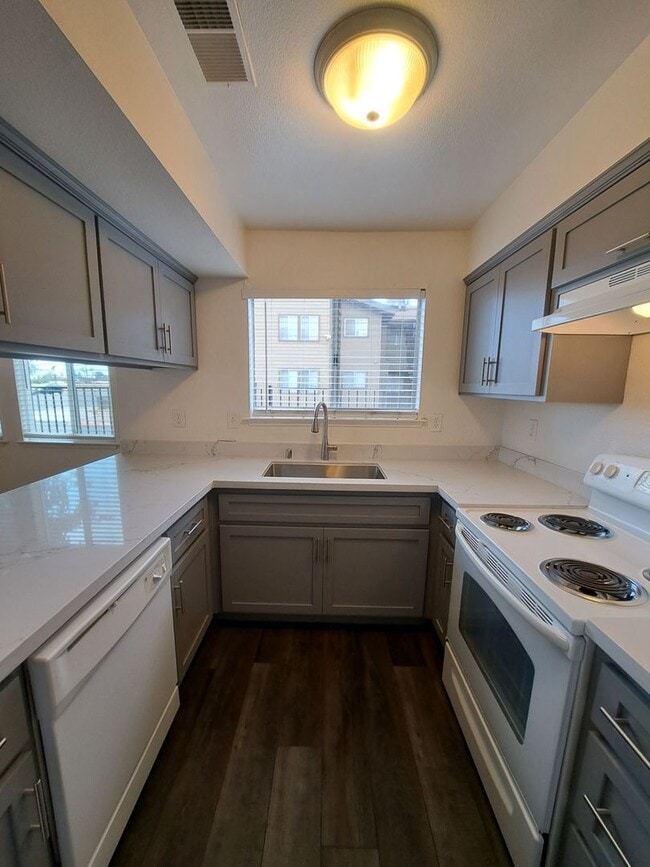 Building Photo - 3302 W Shields Ave