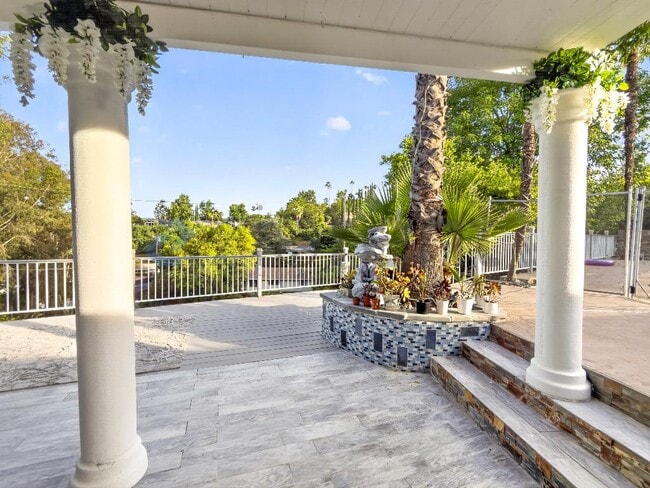 Building Photo - 20520 Rhoda St