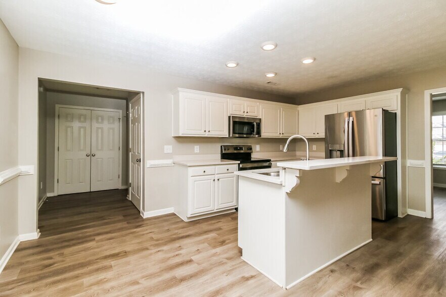 Building Photo - 100 Princeton Ct