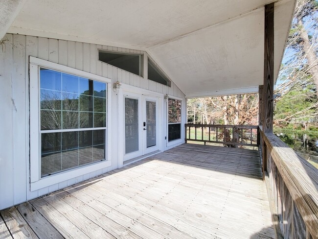 Building Photo - Escape to your updated 3-bed, 2-bath oasis in Goodrich, TX, featuring modern finishes, an open la...