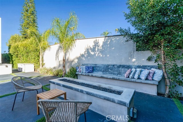 Building Photo - 13016 Chandler Blvd