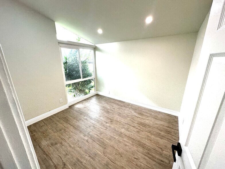 Bedroom 2 - 10171 Aldgate Avenue