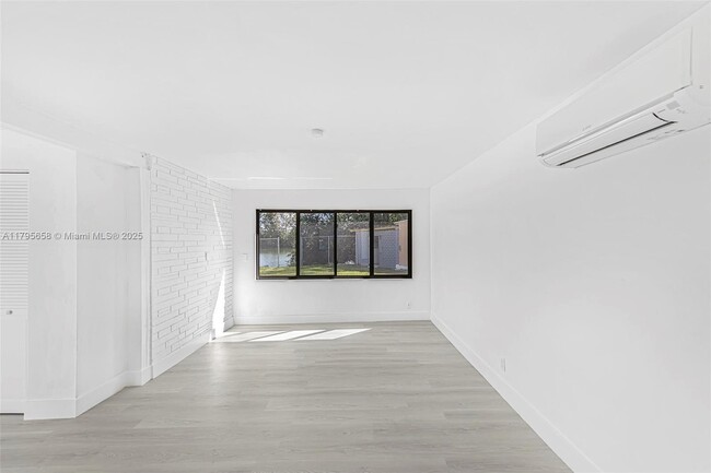 Building Photo - 3241 SW 40th Ave