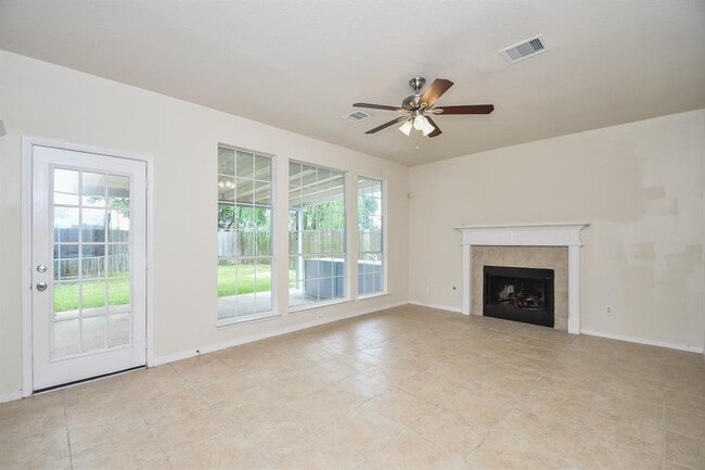Building Photo - 6706 Nicecrest Dr