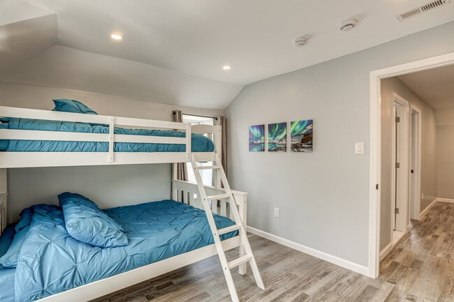 Building Photo - 5321 Wakefield St