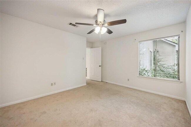 Building Photo - 12800 Briar Forest Dr