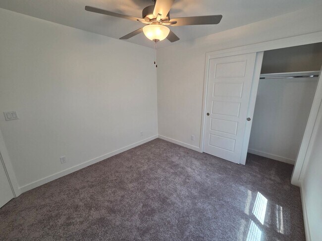 Building Photo - 1471 E White Desert Dr