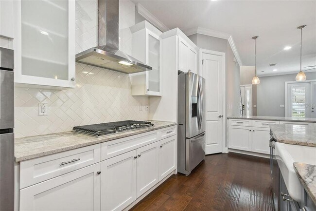 Building Photo - 403 S Melville Ave