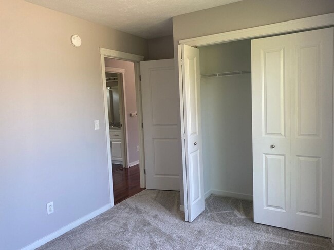 Building Photo - Spacious 5-Bedroom Home on Quiet Cul-de-Sac – Northeast Grand Rapids – Pet Friendly!