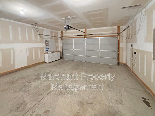 Building Photo - 459 Torrington Dr