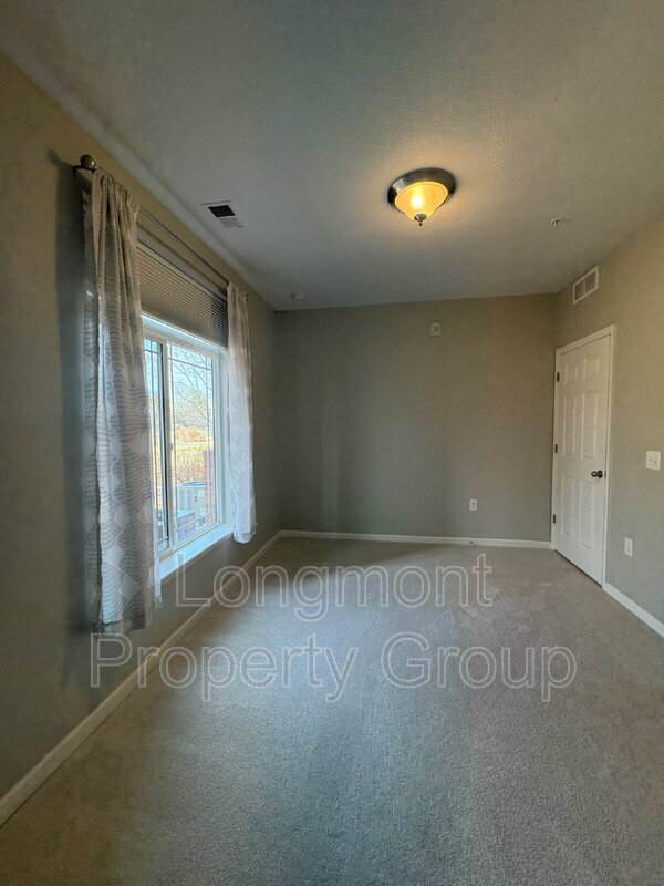 Building Photo - 804 Summer Hawk Dr