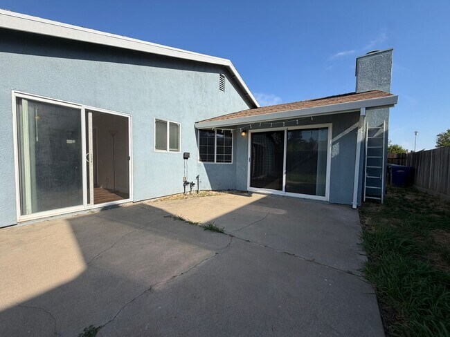 Building Photo - 8267 Moorhaven Way