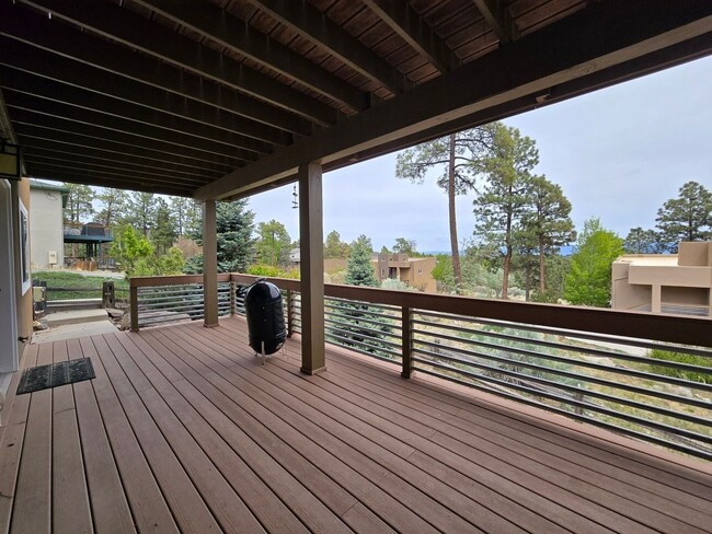 Building Photo - Beautiful Quemazon Home (5085 Alegria)