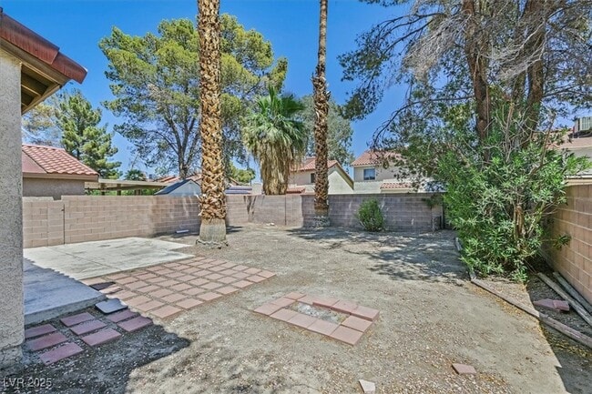 Building Photo - 370 Manzanita St