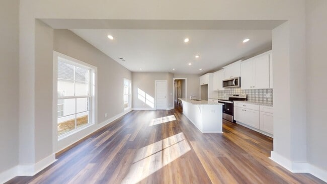 Building Photo - Fox Run Townhome Available August!