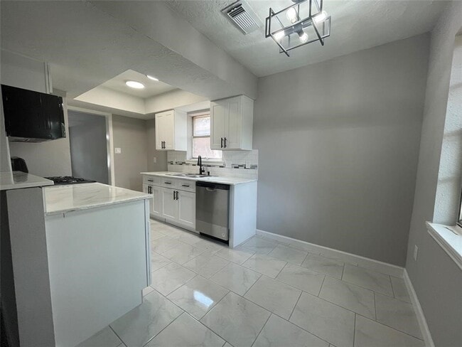 Building Photo - 7611 Cabot St