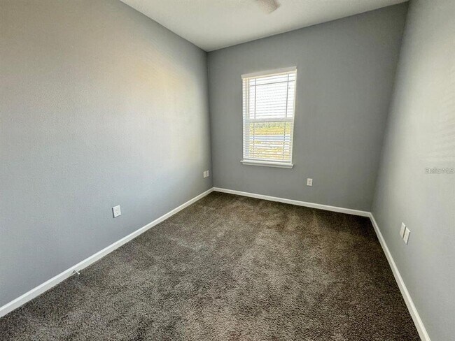 Building Photo - 930 Lakefront Village Dr