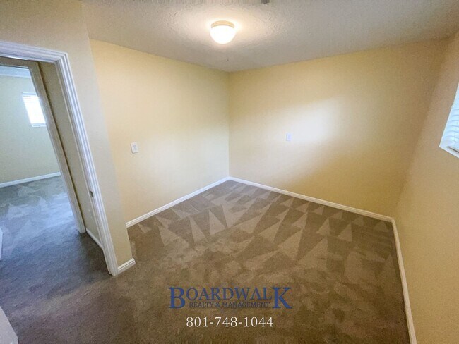 Building Photo - 2827 E Bridgewater Dr