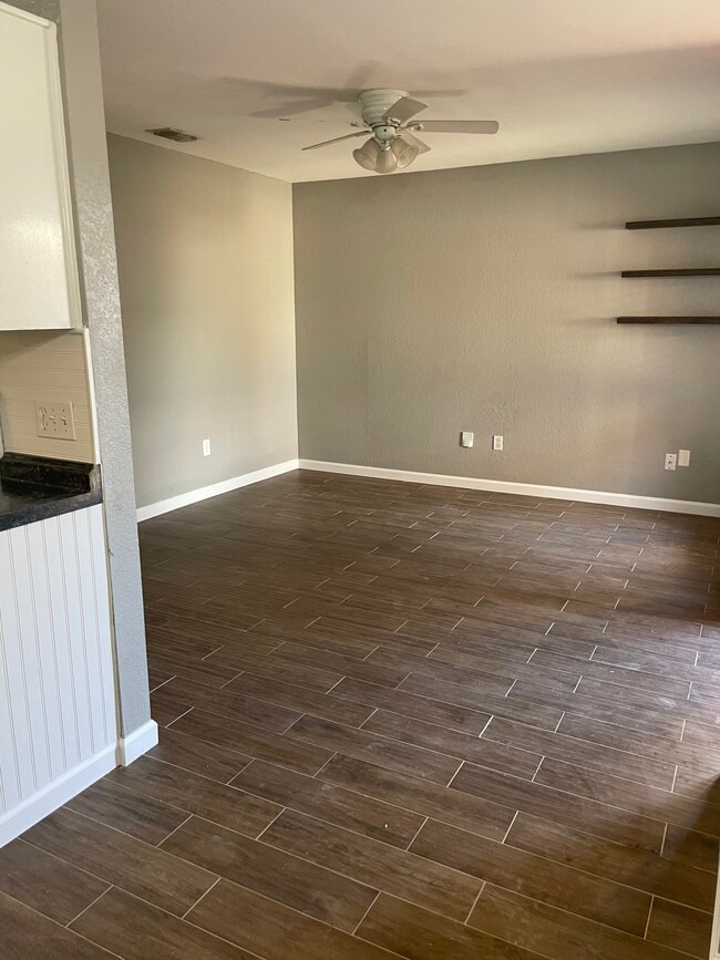 Building Photo - 10247 Maverick Dr