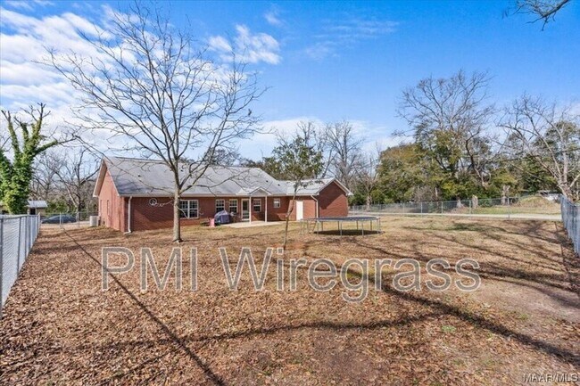 Building Photo - 209 E Mcgowan St