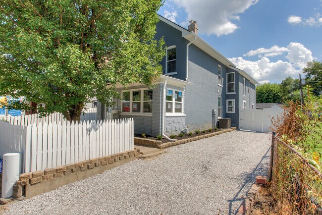 Building Photo - 701 Lincoln St